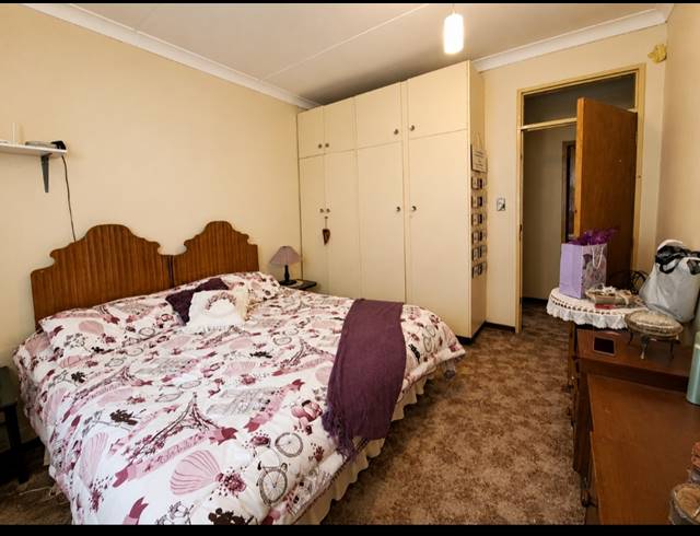 7 BEDROOM HOUSE FOR SALE IN MOOILANDE